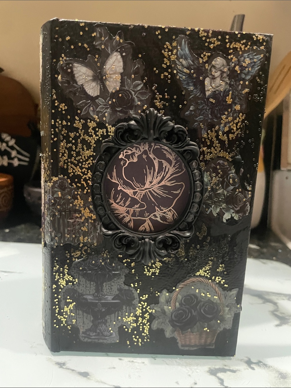 “Midnight in the Garden of Good & Evil” Book box art piece